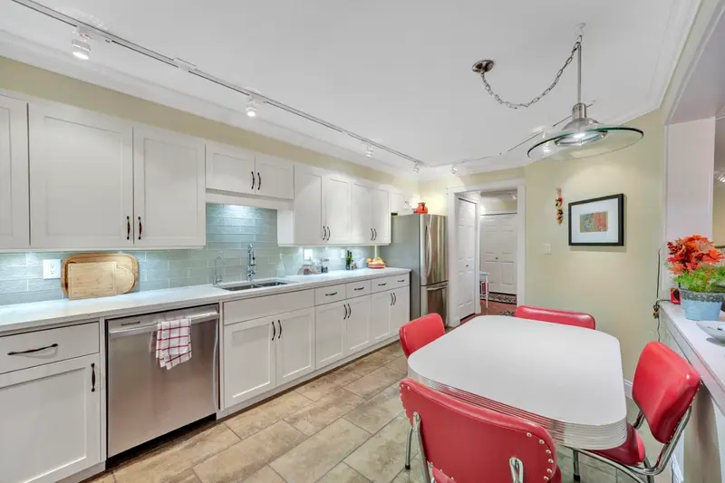 109B 1210 QUAYSIDE DRIVE - photo 3 of 25