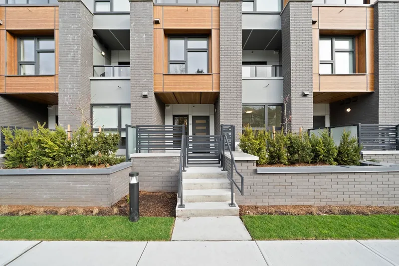 106 15353 17 AVENUE - photo 1 of 21