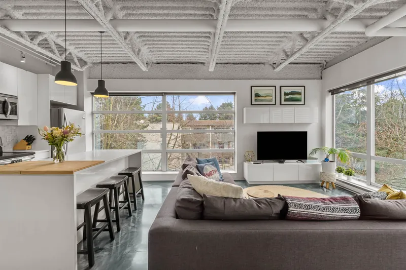 431 350 E 2ND AVENUE - photo 1 of 24