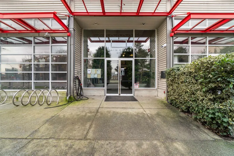 431 350 E 2ND AVENUE - photo 4 of 24