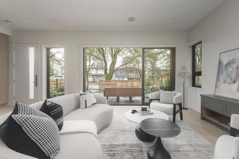 1 476 E 20TH AVENUE - photo 2 of 25