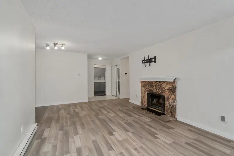 109 555 NORTH ROAD - photo 4 of 19