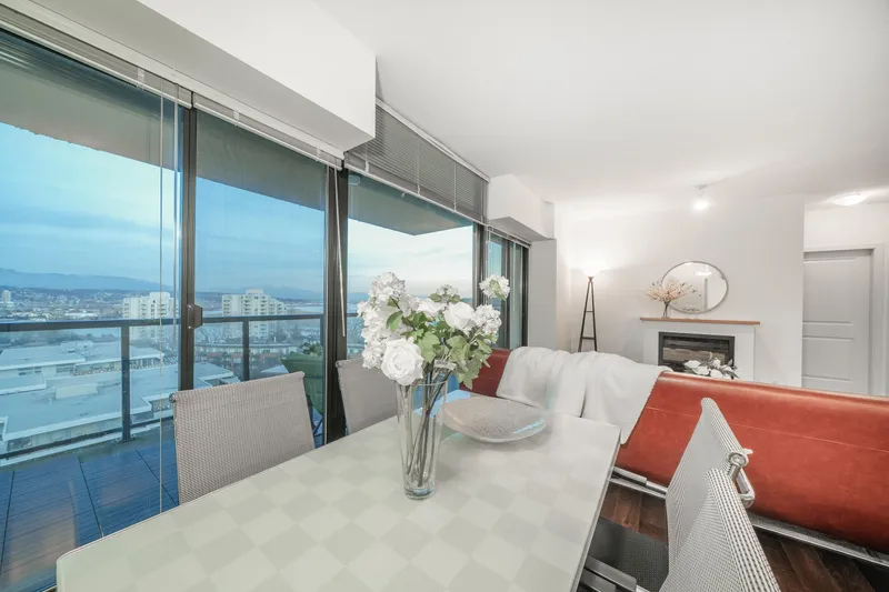 804 15 E ROYAL AVENUE - photo 4 of 25