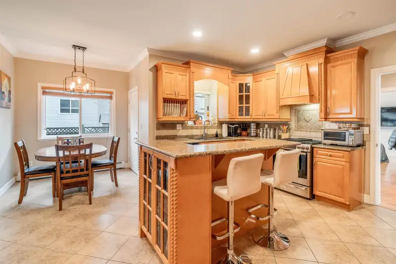 14676 79 AVENUE - photo 4 of 25