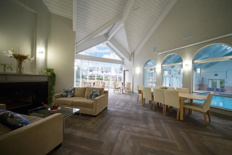 272 WATERLEIGH DRIVE - photo 4 of 6