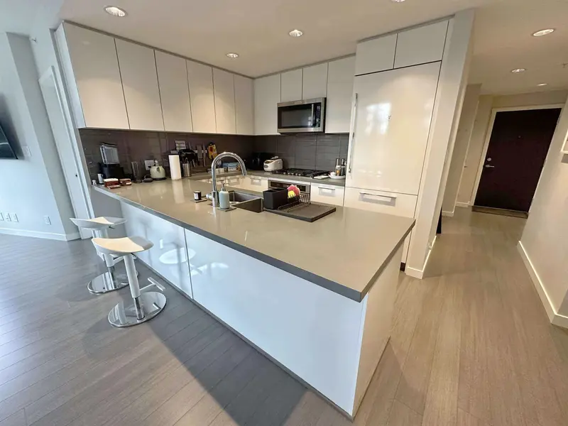 606 3093 WINDSOR GATE - photo 3 of 18