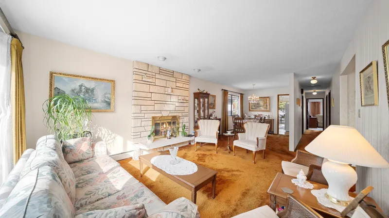 271 E 38TH AVENUE - photo 3 of 25