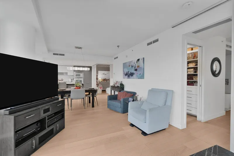 1201 1499 W PENDER STREET - photo 4 of 25