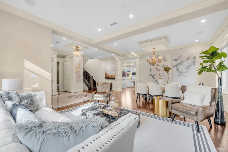 2653 MCBAIN AVENUE - photo 4 of 25