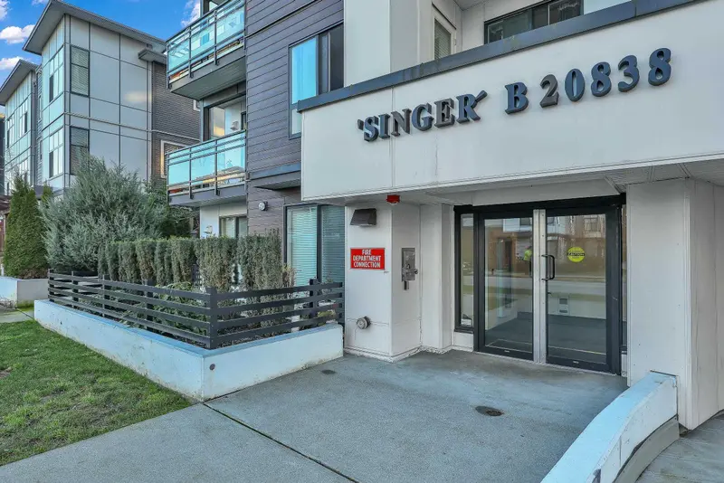 B102 20838 78B AVENUE - photo 3 of 25