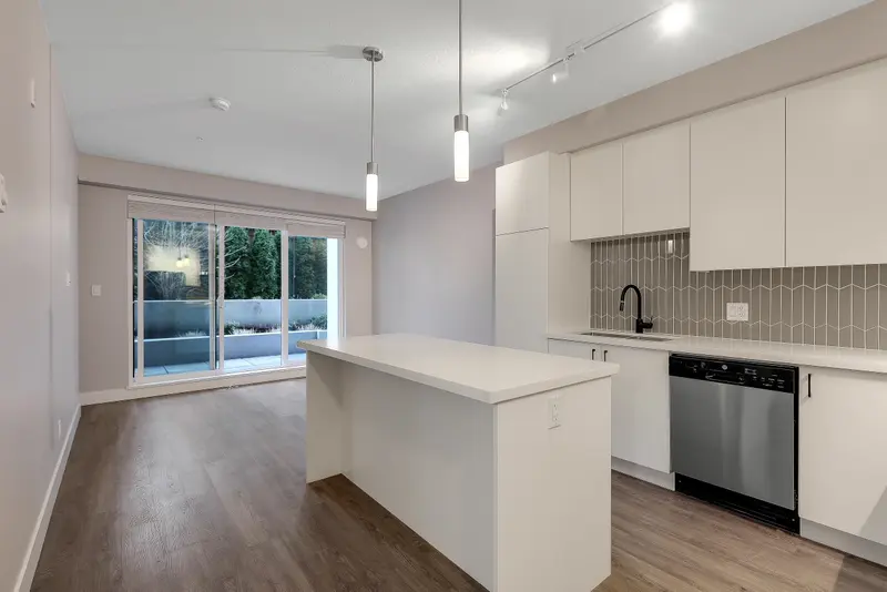 B102 20838 78B AVENUE - photo 4 of 25