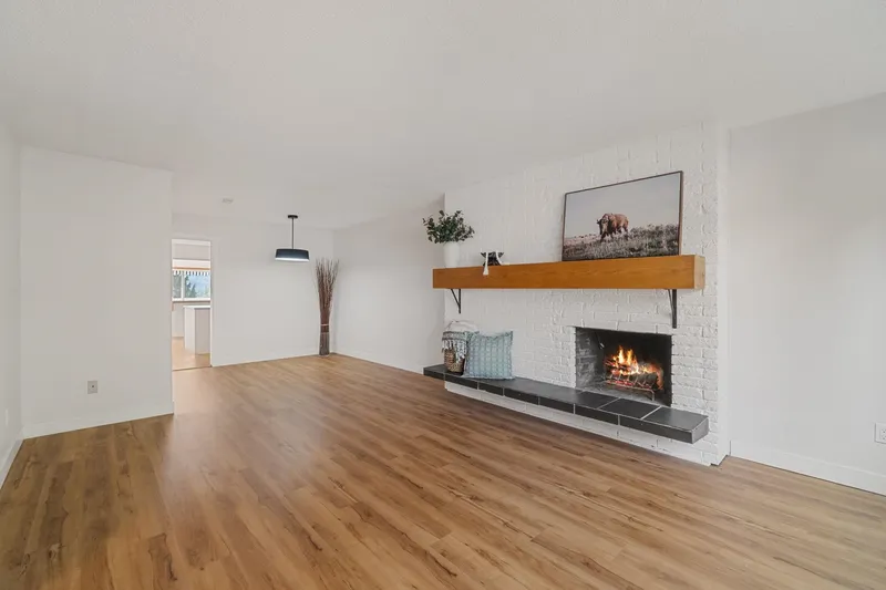 1431 ELINOR CRESCENT - photo 3 of 25