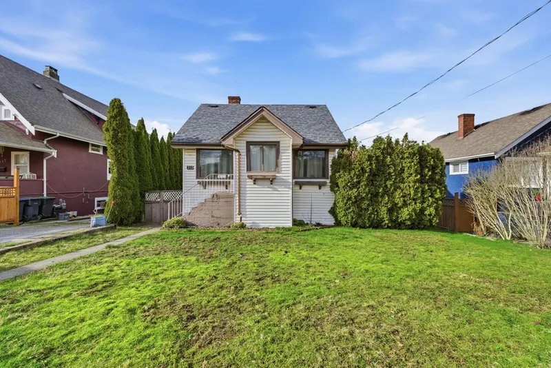 215 EIGHTH AVENUE - photo 2 of 21