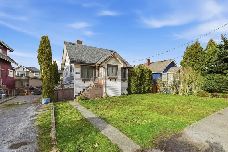 215 EIGHTH AVENUE - photo 3 of 21