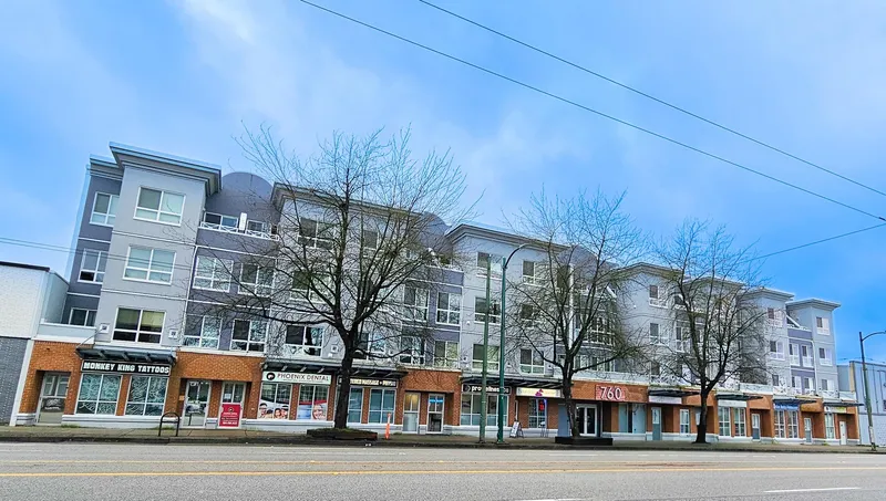 220 760 KINGSWAY - photo 2 of 18