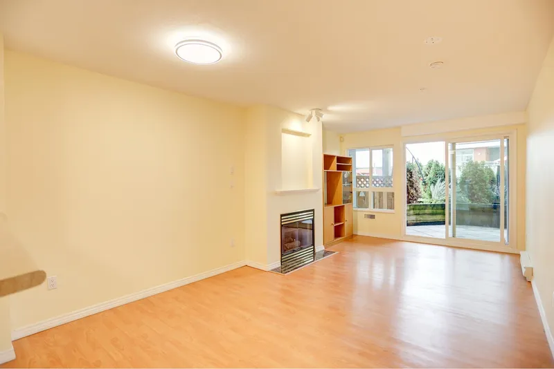 220 760 KINGSWAY - photo 4 of 18