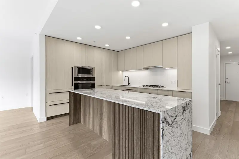 205 3590 W 39TH AVENUE - photo 1 of 20