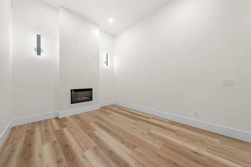 2711 202 STREET - photo 3 of 25