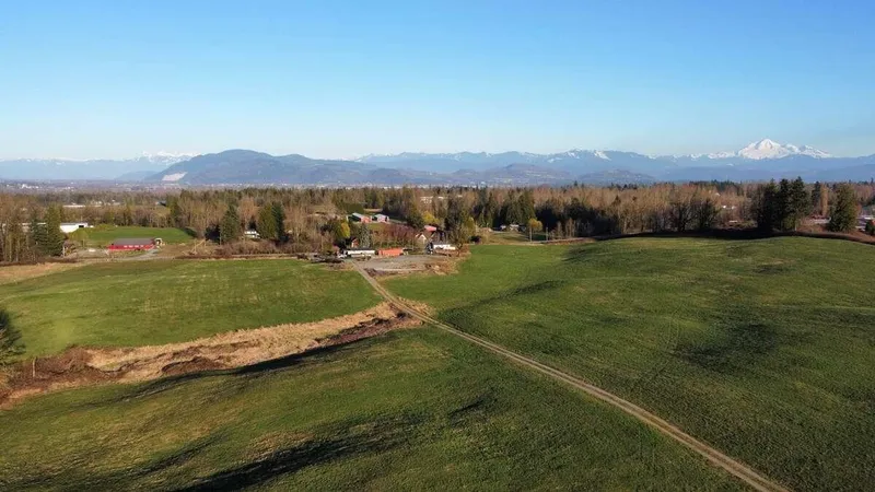 6077 ROSS ROAD - photo 3 of 25