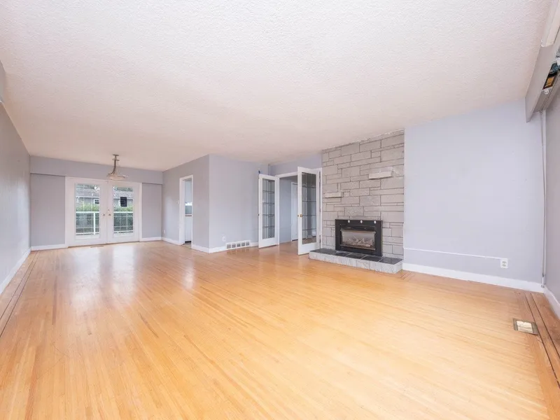 5247 10A AVENUE - photo 3 of 25