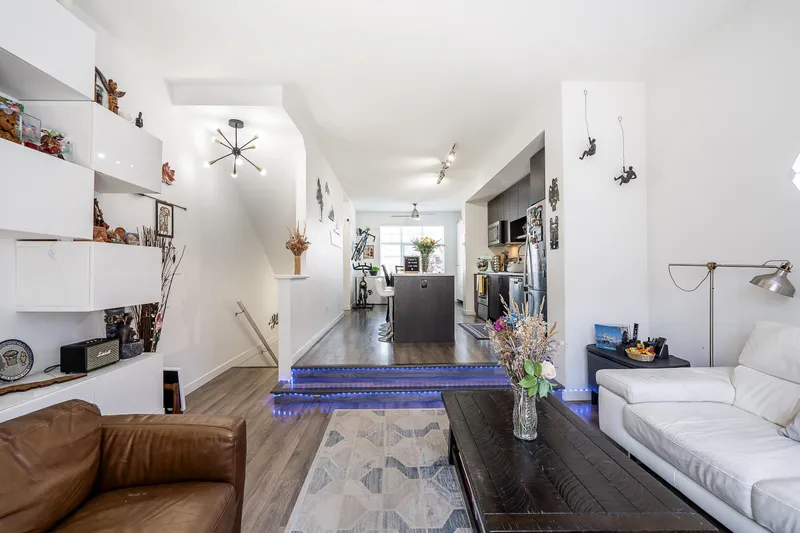 94 8130 136A STREET - photo 4 of 25