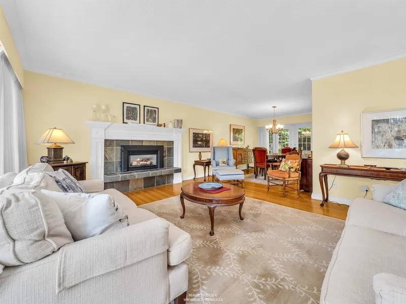 1202 BRACKNELL CRESCENT - photo 3 of 25