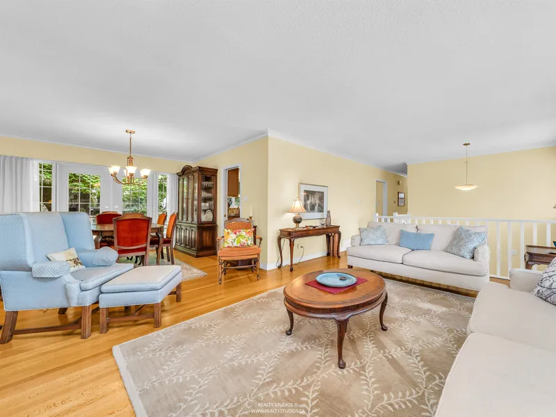 1202 BRACKNELL CRESCENT - photo 4 of 25