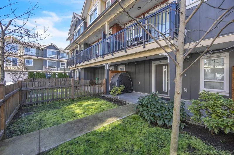 28 430 DUNCAN STREET - photo 4 of 25