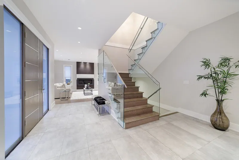 517 GRANADA CRESCENT - photo 4 of 25