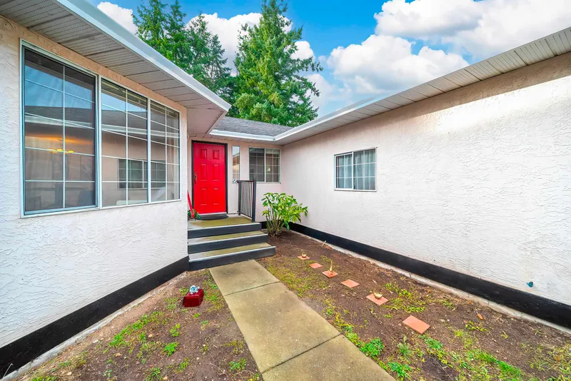 2085 153 STREET - photo 3 of 25