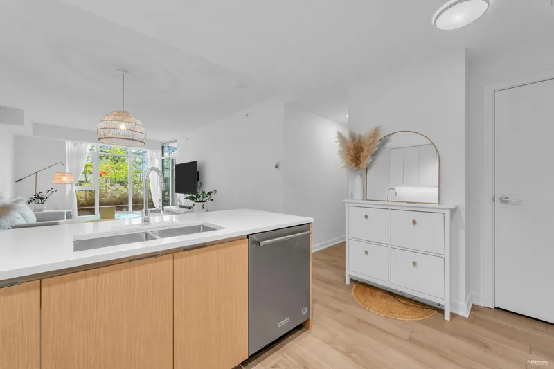 103 8940 UNIVERSITY CRESCENT - photo 3 of 25