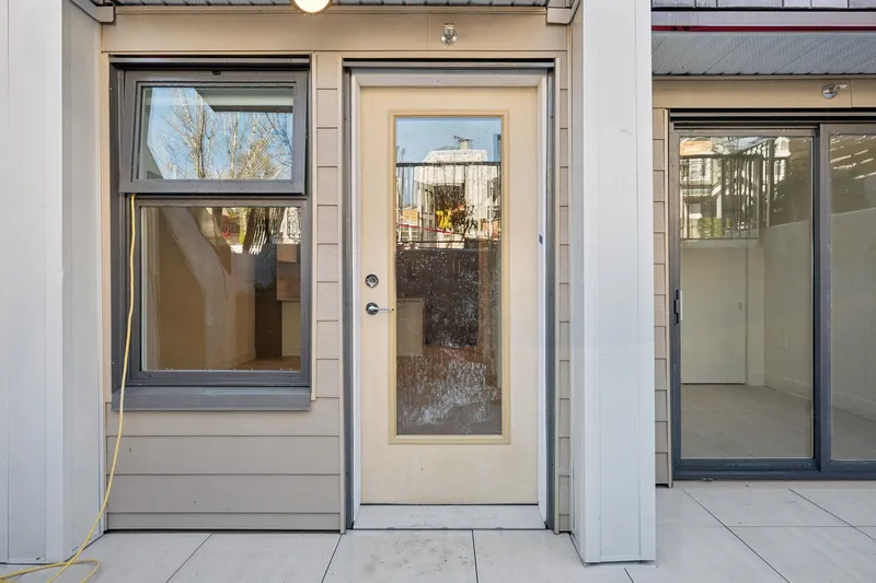 152 408 W 45TH AVENUE - photo 2 of 24