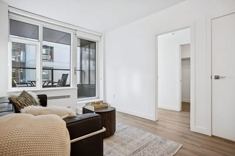 507 209 E 7TH AVENUE - photo 3 of 25