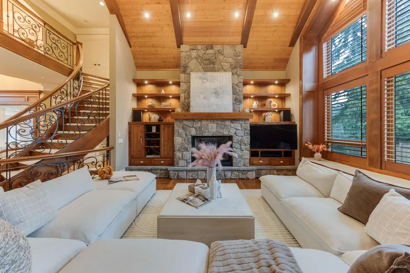 14526 32B AVENUE - photo 4 of 25