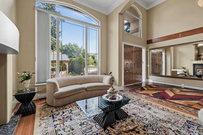 15350 82 AVENUE - photo 4 of 25