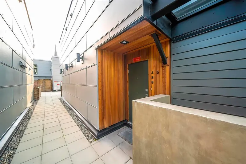 3 488 JACKSON AVENUE - photo 4 of 16