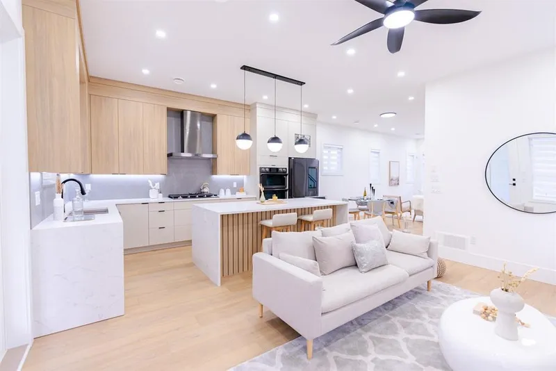 14450 60 AVENUE - photo 2 of 25