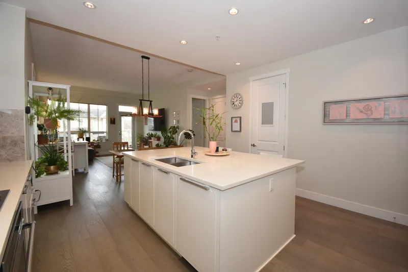 229 5535 ADMIRAL WAY - photo 4 of 25