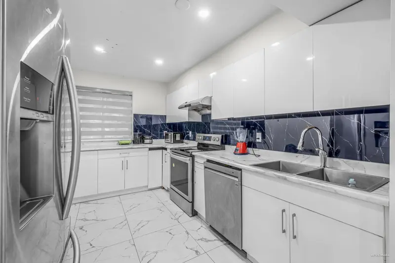 56 9955 140 STREET - photo 4 of 22