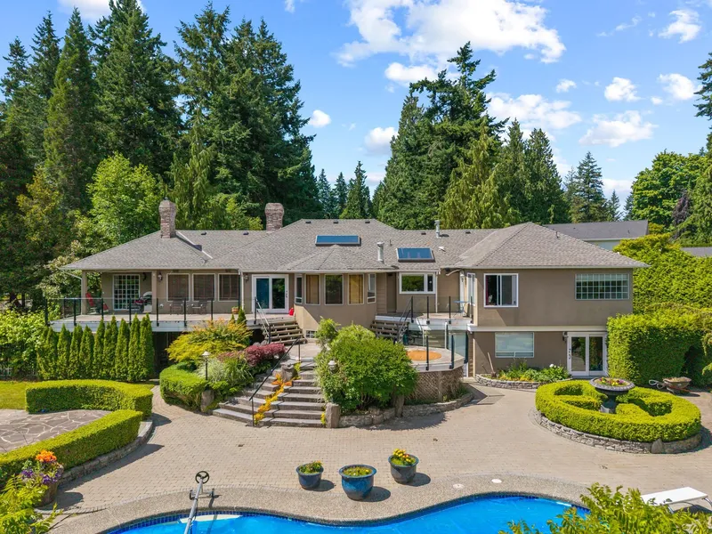 13469 27 AVENUE - photo 2 of 22