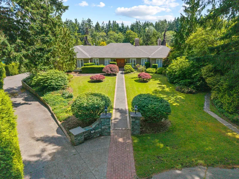 13469 27 AVENUE - photo 4 of 22