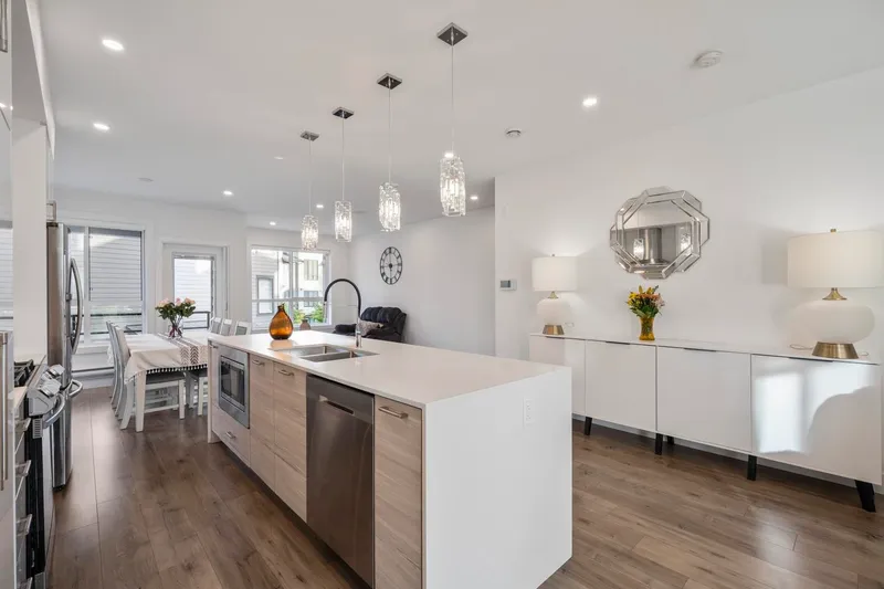 41 7177 194A STREET - photo 2 of 25