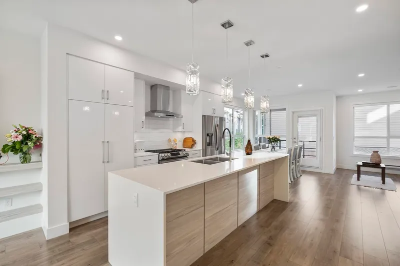 41 7177 194A STREET - photo 3 of 25