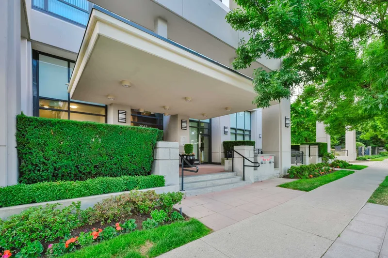 2508 7063 HALL AVENUE - photo 2 of 17