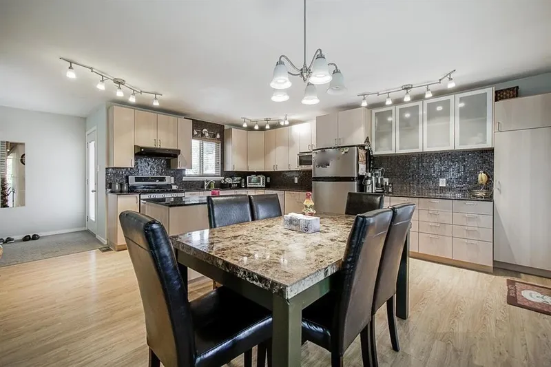 11429 139A STREET - photo 4 of 15