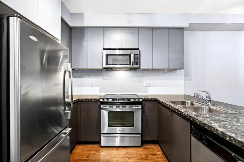 211 6420 194 STREET - photo 3 of 25