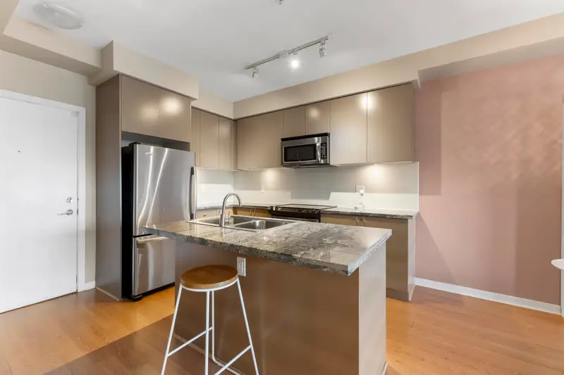 301 6430 194 STREET - photo 4 of 25