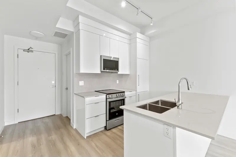 510 11913 BURNETT STREET - photo 3 of 18