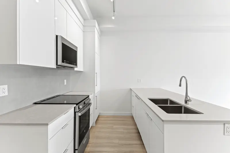 510 11913 BURNETT STREET - photo 4 of 18