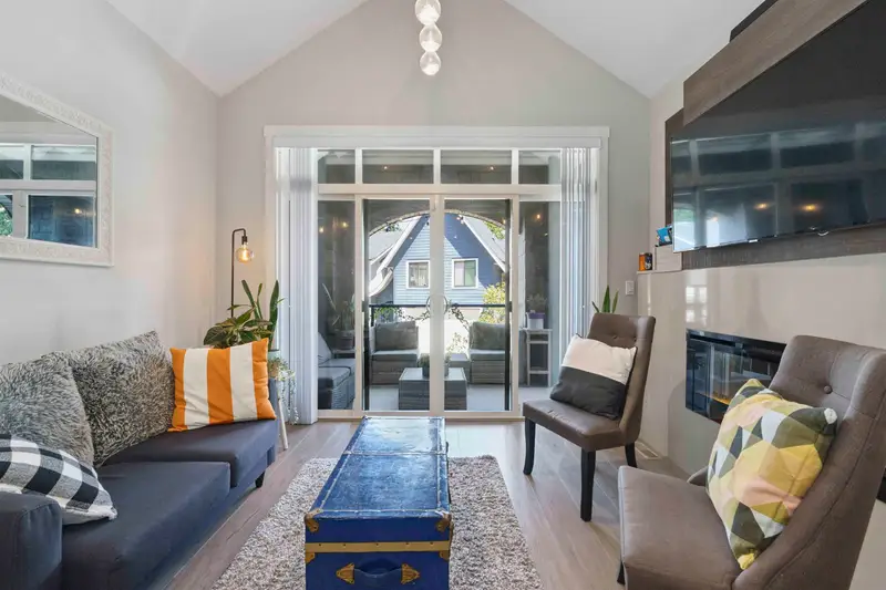 73 15677 28 AVENUE - photo 1 of 25